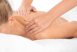 Klassische Massage am Behandlungstisch